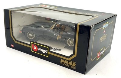 Burago 1/18 Scale Diecast 3018 - 1961 Jaguar E Type Coupe