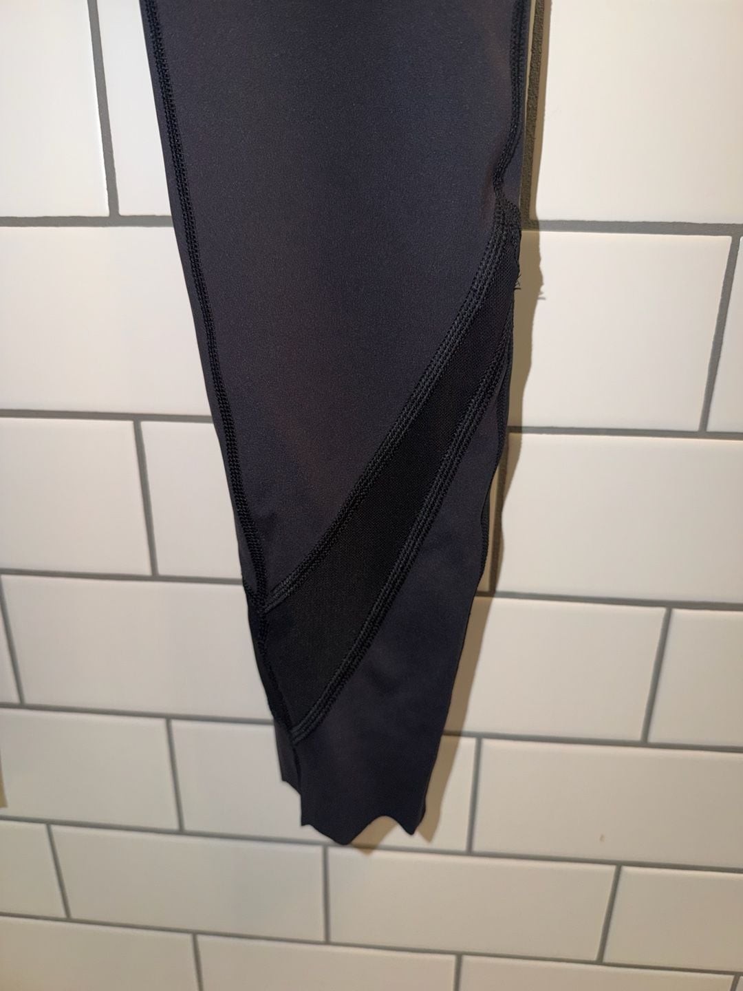 Peloton Apparel Move Mission Scallop Hem Mesh Leggings, photo 4