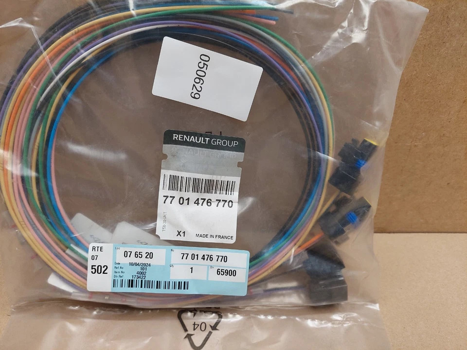 Renault  Front Headlight Wiring Harness Repair Kit 7701476770 Genuine NEW - Image 3 of 4