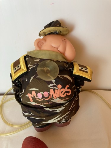 Moonies Car Window Cling 1988 Camo guy Doesn't work - Picture 3 of 11