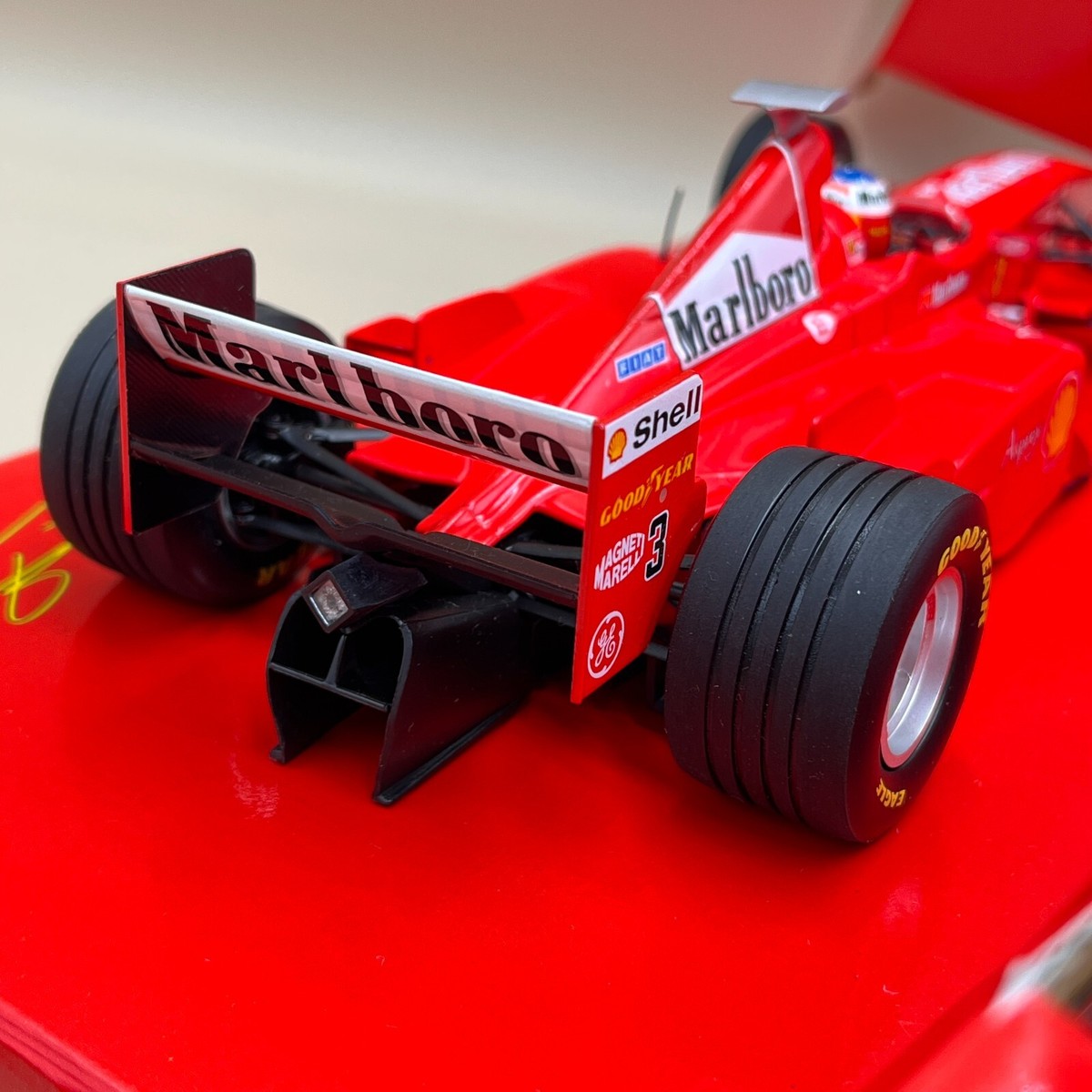 1998 Ferrari F300 マテル　ミニカー 2台セット　マルボロ仕様 MICHAEL SCHUMACHER COLLECTION 1:43 FERRARI F300 1998 FULL