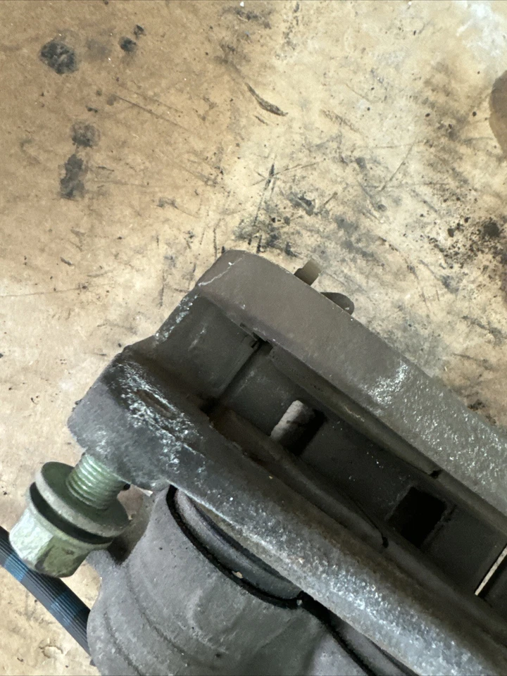 Pinza de freno delantera izquierda Subaru Impreza 2017 2018 2019 2020-2023 OEM Foto 4 de 4