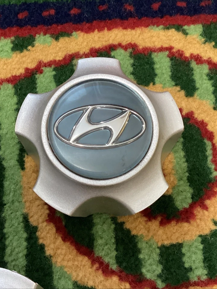 01 05 Tapa central Hyundai Santa Fe repintada plateada 52960-26200 1 pieza Foto 3 de 4