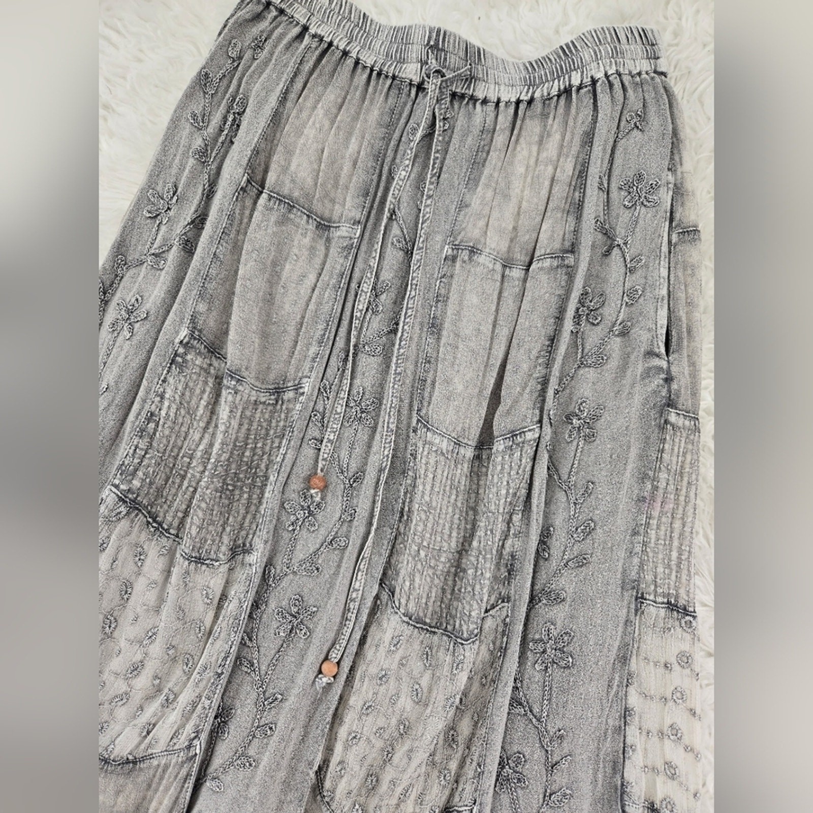 Young Threads Size Medium Patchwork Embroidered G… - image 4