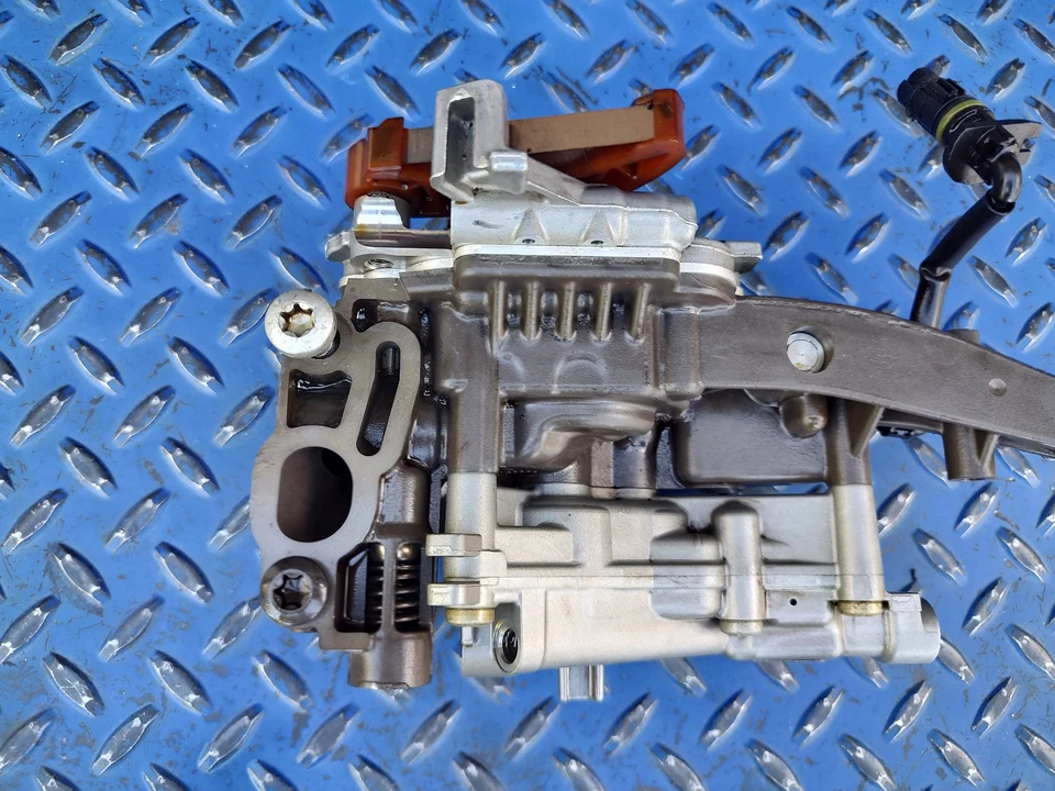 Conjunto bomba aceite motor Mercedes W221 S63 AMG M157 2011-2013 2781810547 Foto 2 de 4