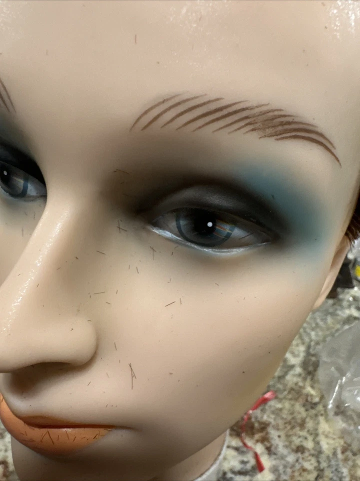 Maniquí para cabello y maquillaje Sam Ii de Burmax Foto 4 de 4