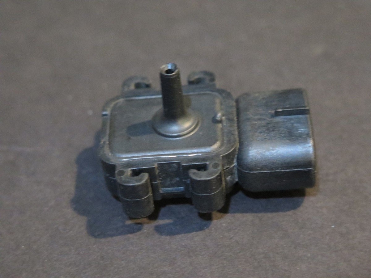 1993 - 1997 Toyota MAP Sensor OEM 89420-02010 Corolla Geo Prizm