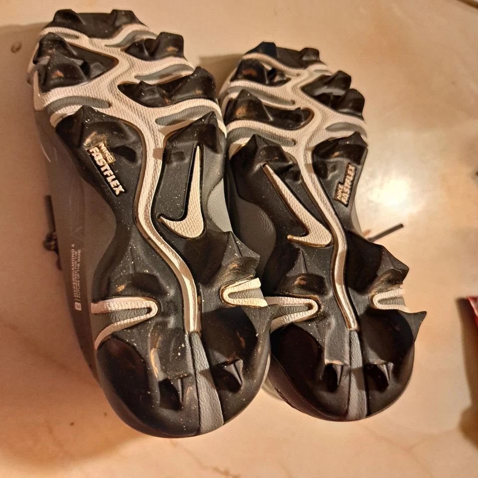 Nike Girls Shoes *SIZE 11C* Hyperdiamond4 Keystone Softball Cleats ModGrey/white - Image 4 of 4