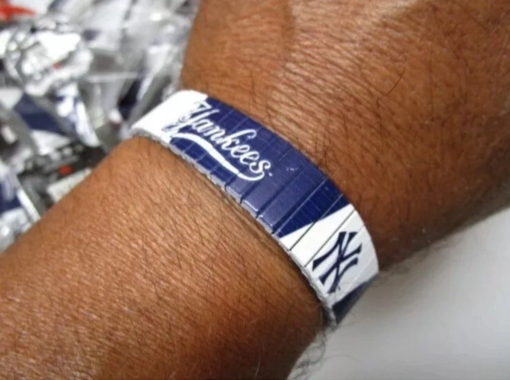 Pulsera Flexible de Metal New York Yankees con Licencia Oficial MLB Foto 2 de 4