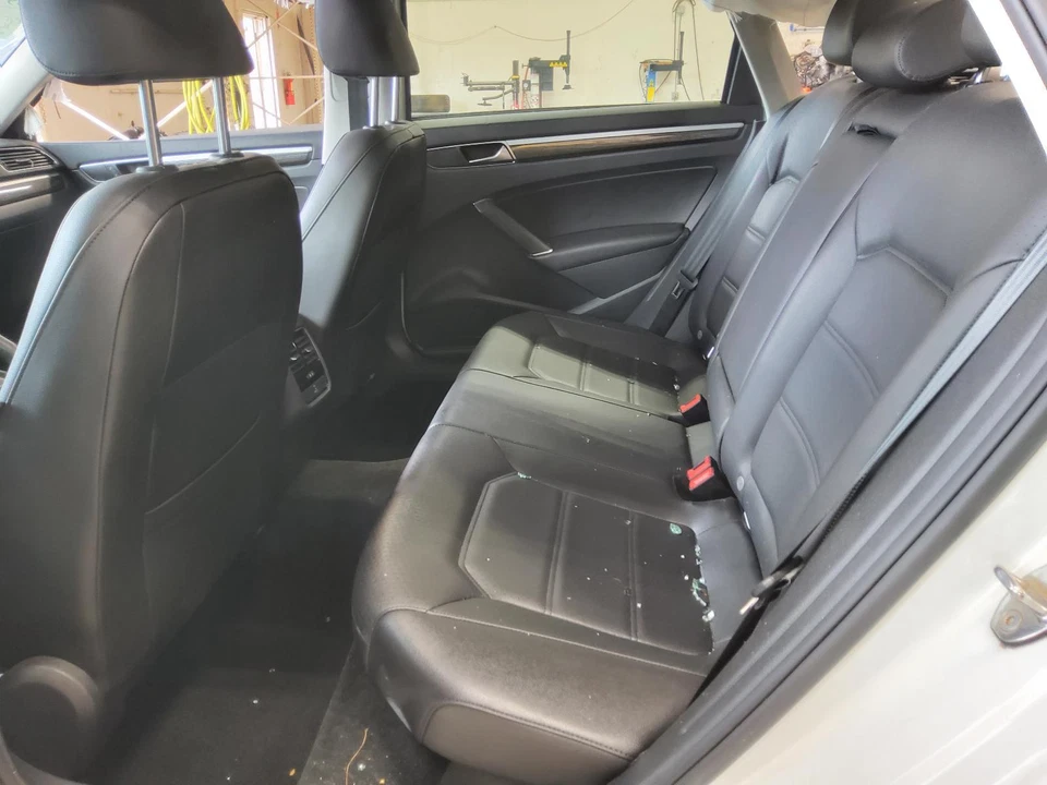 Espejo retrovisor interior delantero central usado se adapta a: Volkswagen Passat SW 2018 delantero Foto 3 de 4