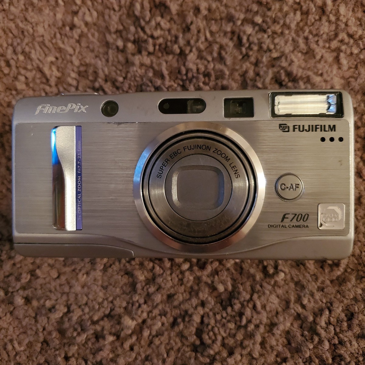 Fujifilm FinePix F700 Super CCD 6.2 MP Compact Digital