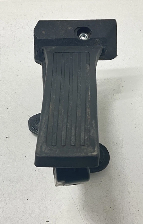 2019 KIA SOUL  Accelerator Pedal Assy  32700-B2110 OEM - Image 3 of 4