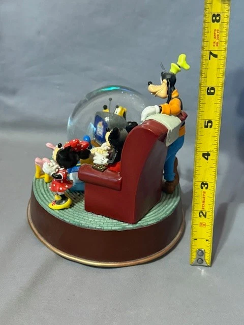 Disney Store Globo de Nieve Globo de Nieve Figura Musical Wish Upon Star Mickey Goofy Foto 4 de 4