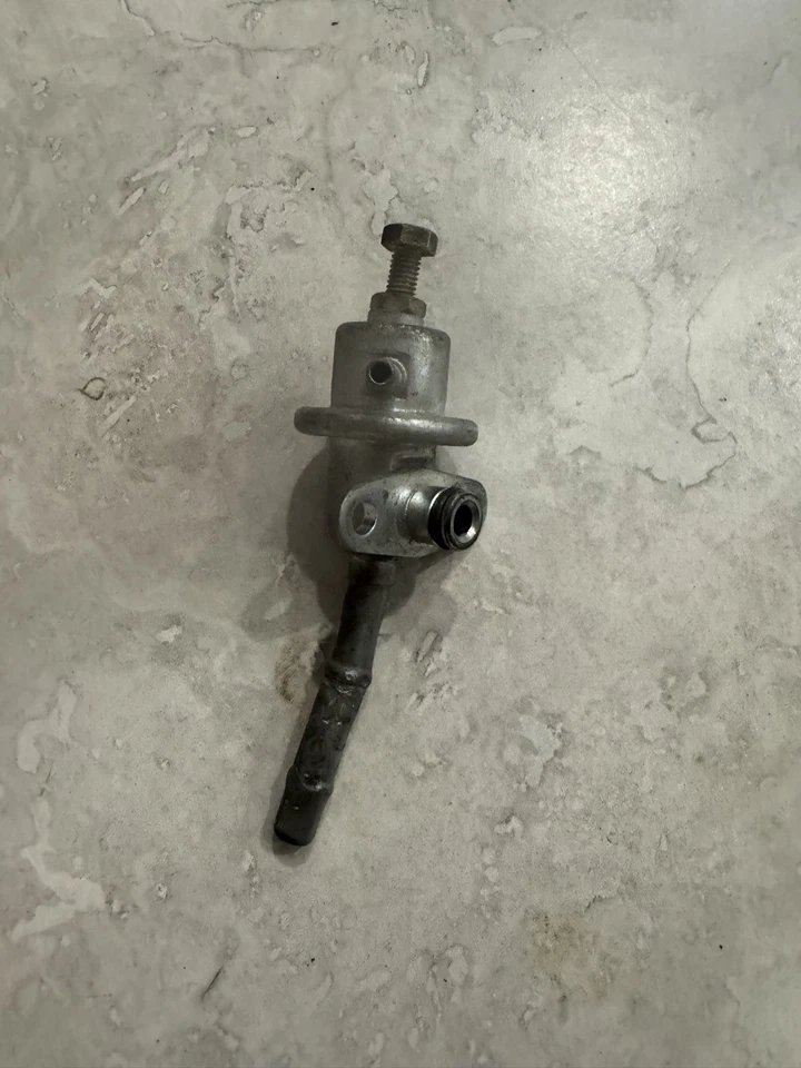 Regulador de presión de combustible ajustable universal NISMO 8mm 22670-RR710 GTR 200SX Foto 2 de 4