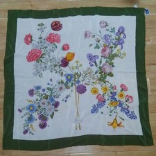 Grande écharpe en soie GUCCI 84 x 82 cm, imprimé floral, ruban, GUCCI vintage...