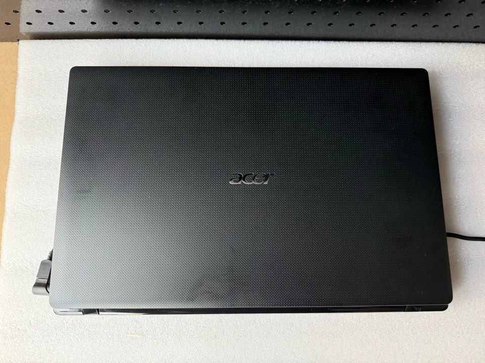 Acer Aspire 7750Z-4623 Intel Pentium B940 @2.40GHz 4GB RAM 640GB HDD 17.3" LCD Foto 2 de 4