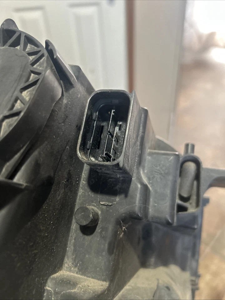 11-16 Mini Cooper Countryman Left Driver Side Halogen Headlight 9801035-04 - Image 3 of 4