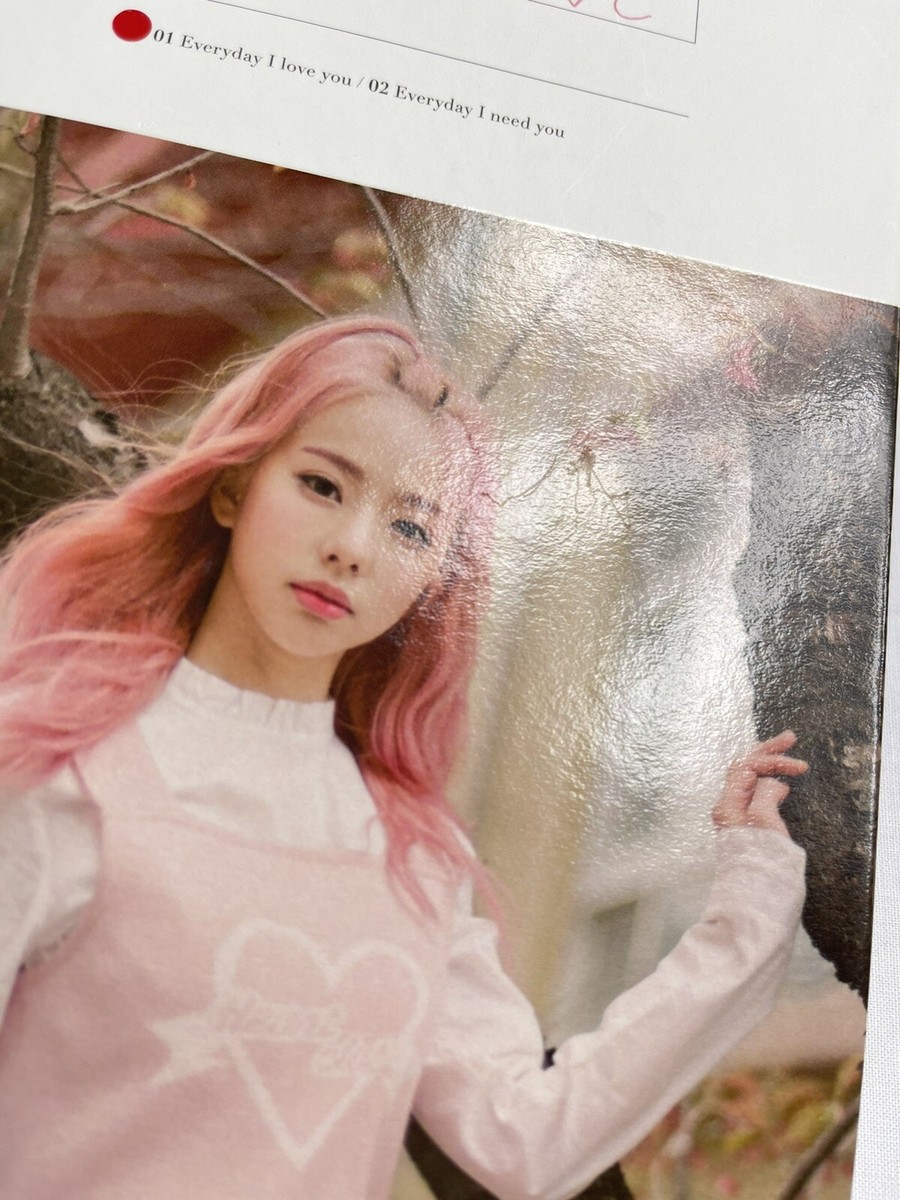 USA BASED] LOONA VIVI SIGNED PROMO ALBUM PHOTOCARD MONTHLY