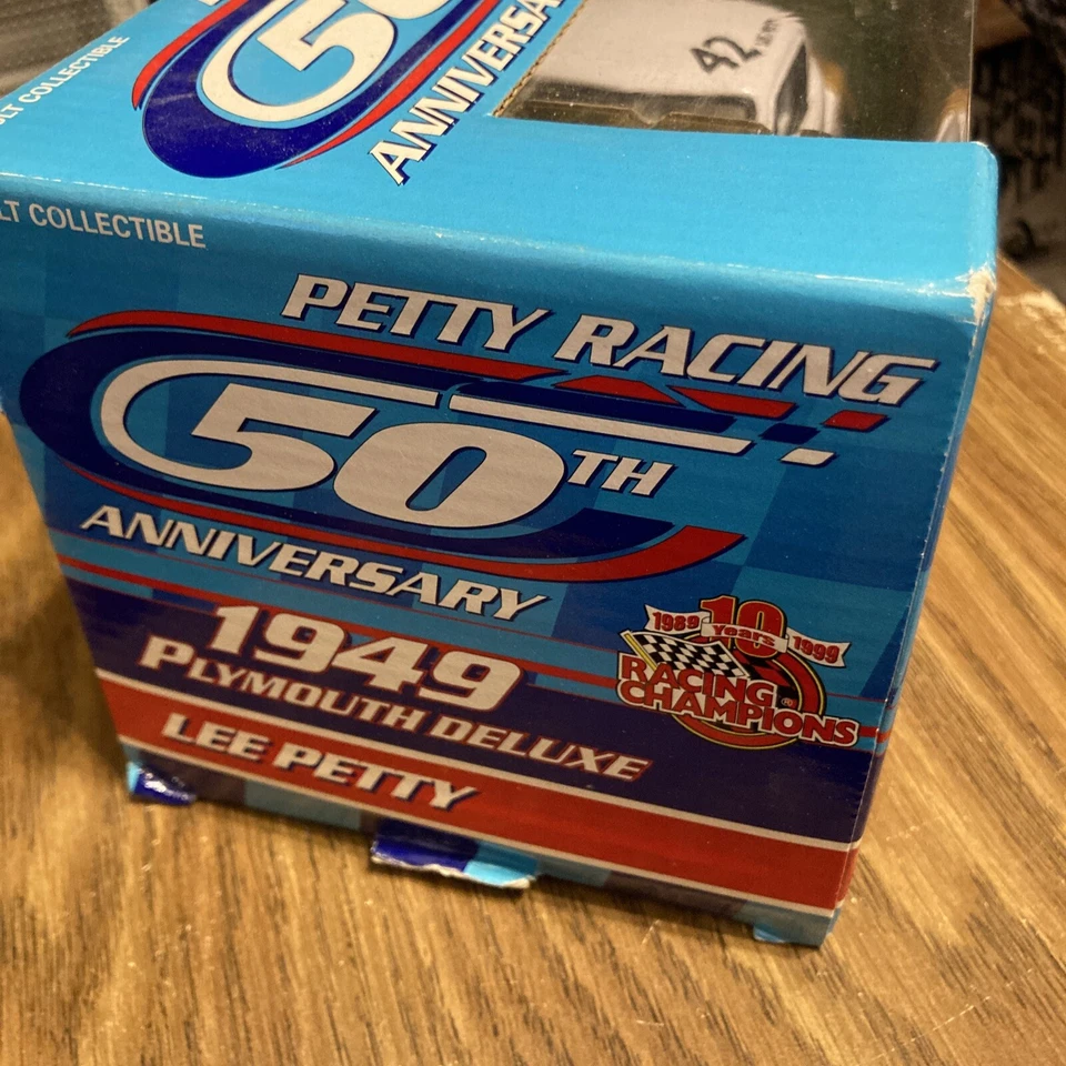 B10-85 LEE PETTY #42 GREENSBORO, NC / PETTY RACING 50 - 1949 PLYMOUTH DELUXE Foto 3 de 3