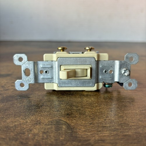 Legrand Pass & Seymour RC151WCC24 Heavy Duty Switch 15A 120/277VAC WHITE - Picture 4 of 9