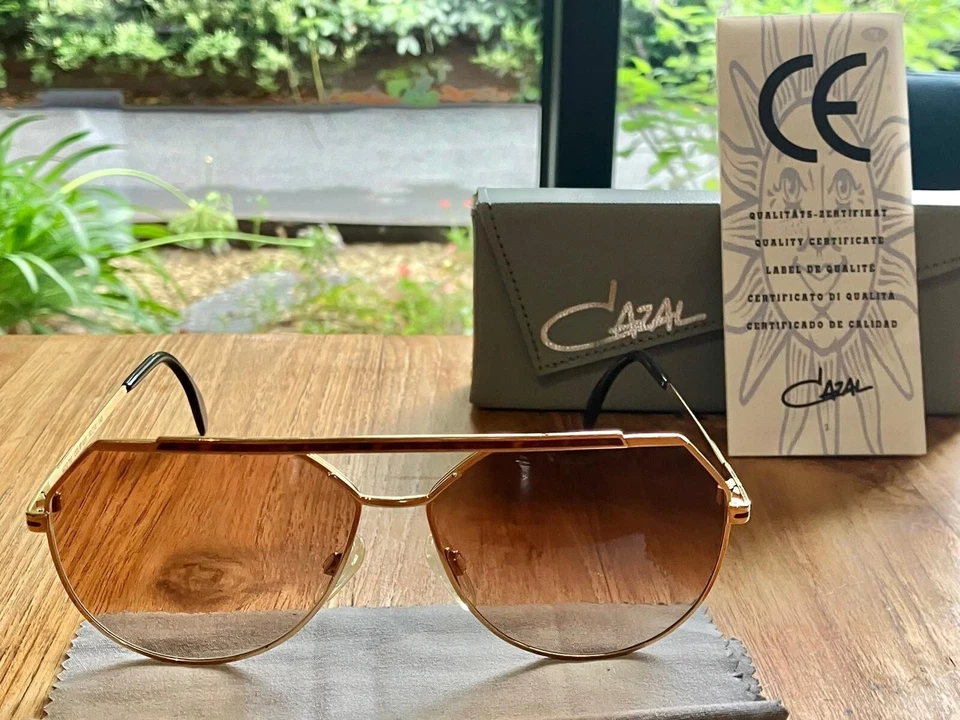 Lunettes de Soleil Vintage Cazal Modèle 733  - Photo 2/4