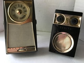 Due 2 radio d'epoca a transistor —— Zenith Royal 500 —— RCA Victor Deluxe non testate