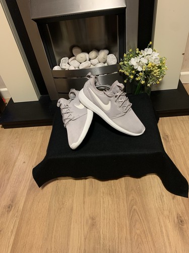Nike Roshe Women’s Trainers Size UK 7 - Picture 2 of 6