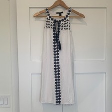 Forever 21 dress sleeveless white with dark navy embroidery Size Large