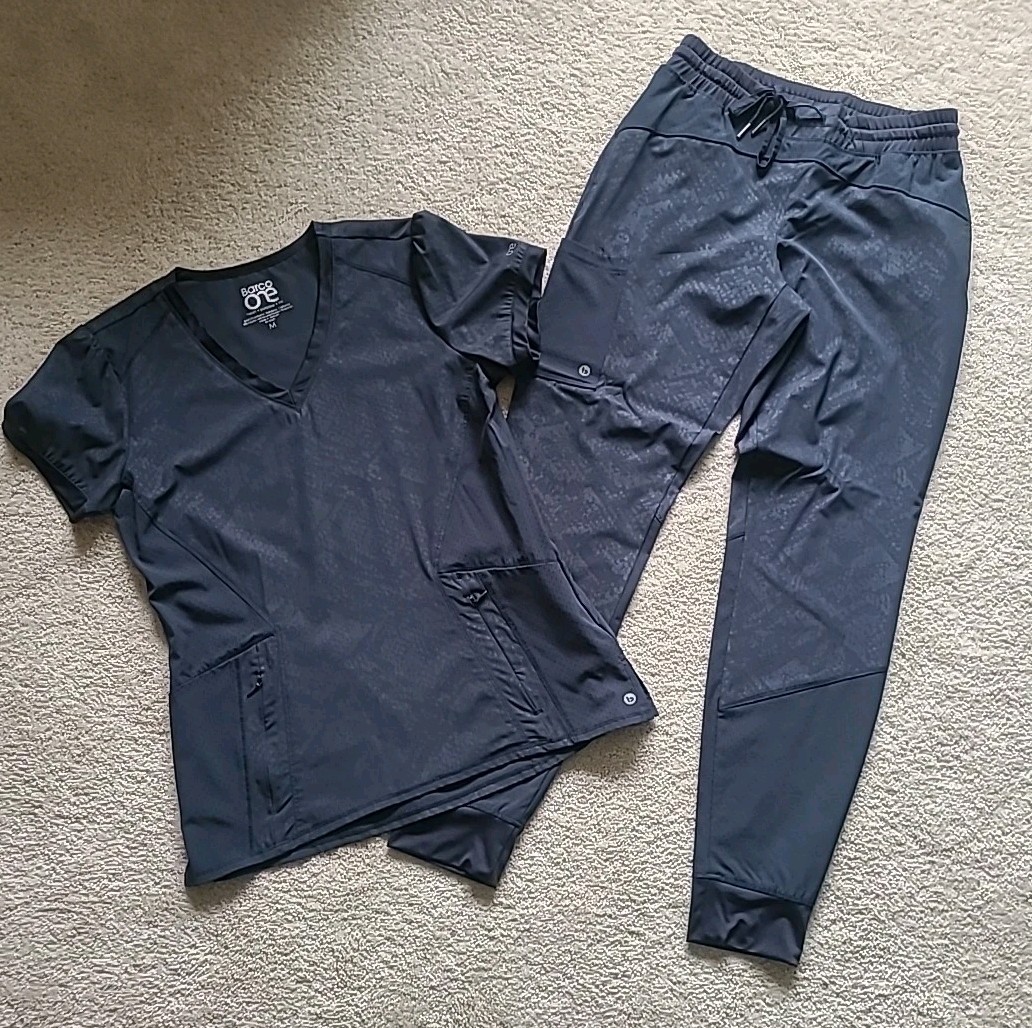 Barco One  Women's Scrub 2 PC Set Pewter Gray EUC, Top Size MED, Pants Small 