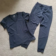 Barco One  Women's Scrub 2 PC Set Pewter Gray EUC, Top Size MED, Pants Small 