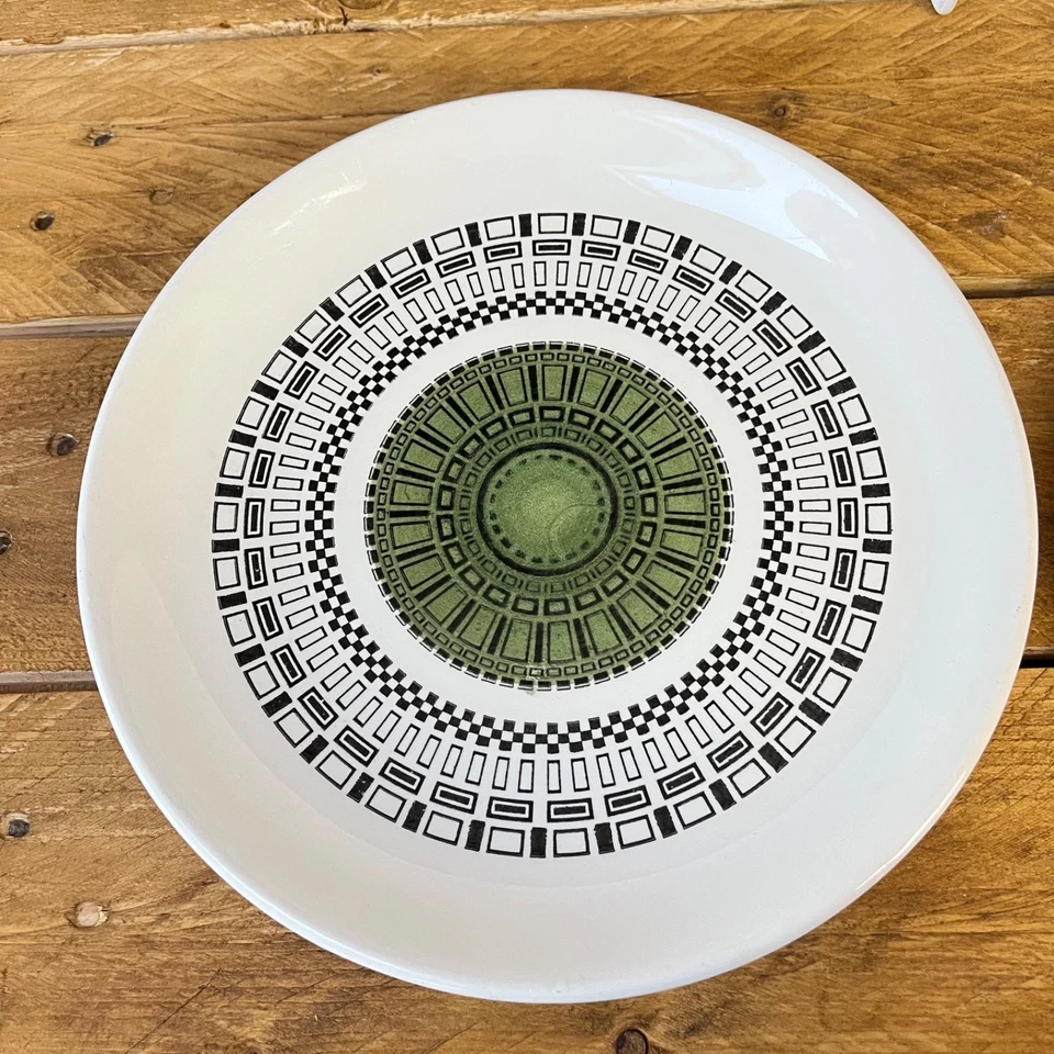 Vintage Biltons Dinner Plates x 4 Green Centre. 10" / 25.5cms  1970s - Image 4 of 4