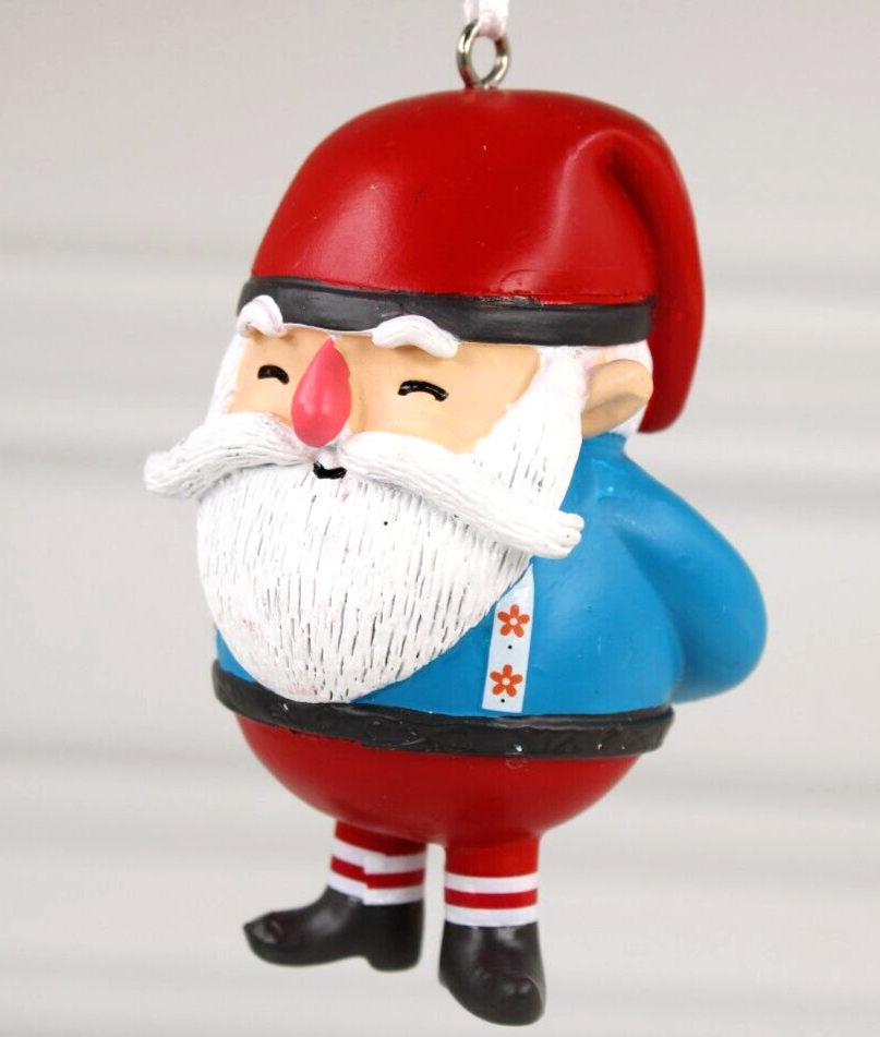HALLMARK SANTA CLAUS GNOME HOLDING MUSHROOM CHRISTMAS ORNAMENT NEW W/ TAG 2021