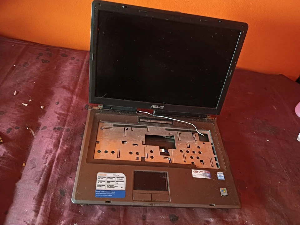 NOTEBOOK  ASUS X51L  AP034A Scocca superiore e inferiore ,Lcd e lcd perfetto - Immagine 2 di 4