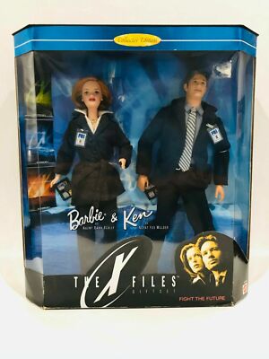 Xファイル　コラボバービー＆ケン Amazon.com: Barbie The X-Files Ken Giftset : Toys & Games