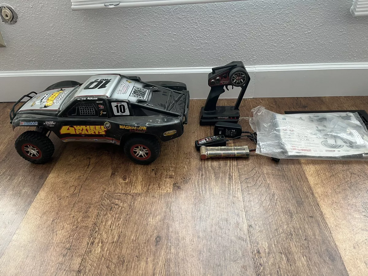 Traxxas Slash 2 WD RC Car 2 Batteries Battery Charger Stickers Remote WORKS
