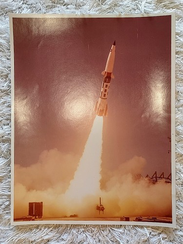 Military Militia Rocket Photo Aerospace Color Glossy 11" X 14" Space Picture - Imagen 2 de 7