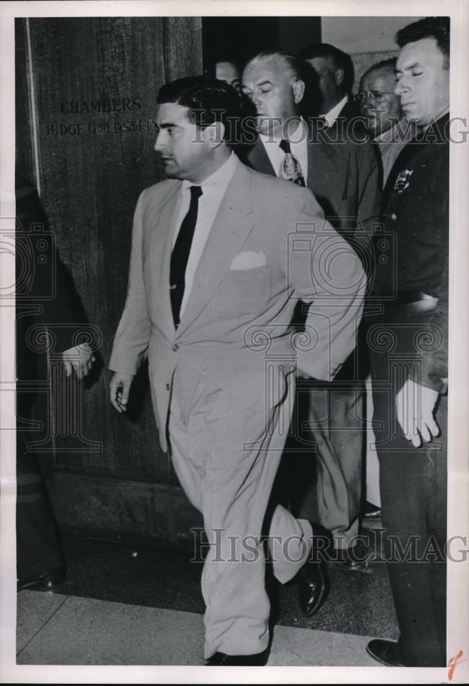 1951 Press Photo Bookmaker Harry Gross in Court Corridor Under Escort