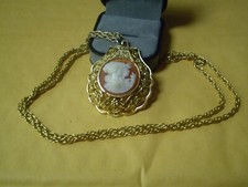 Vintage Unbranded Ladies Gold Tone Orange White Cameo Pendant w/Necklace