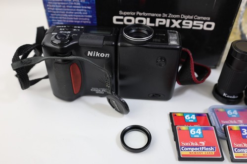 Nikon COOLPIX 950 2.0MP Digital Camera w/EXTRAS, CF Cards, Filters, Lens -Tested - Picture 11 of 19