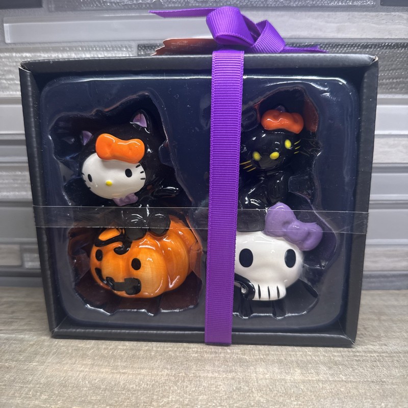 New Blue Sky Clayworks Halloween Hello Kitty Black Cats Salt & Pepper Shakers