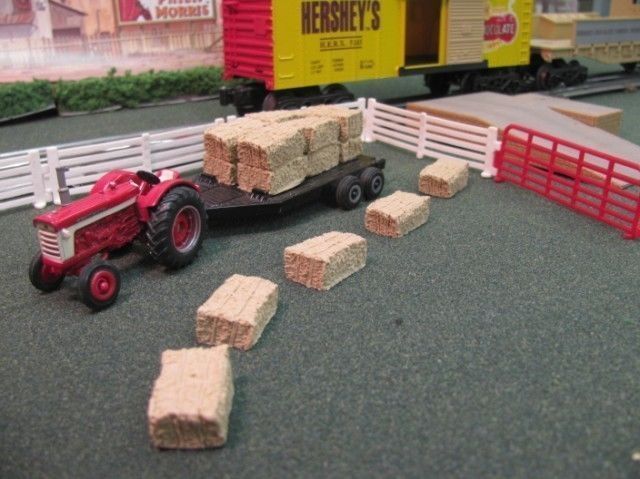 O/O27 Scale Hay Bales  - Scenery Accessories