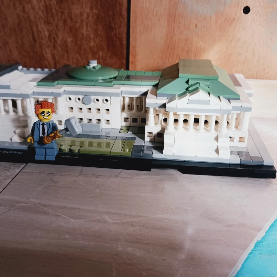 LEGO Trump va al edificio de la capital presidente cúpula desaparecida Capitolio Estados Unidos Foto 3 de 4