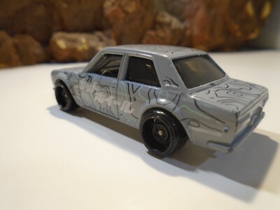 HOT WHEEIS 1/64 SCALE N4040 1971 GRAY DATSUN , EXCELLENT CONDITION