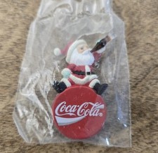 Aimant réfrigérateur Coca-Cola 3D Père Noël buvant un coke 2"x1" NEUF VTG bouchon bouteille