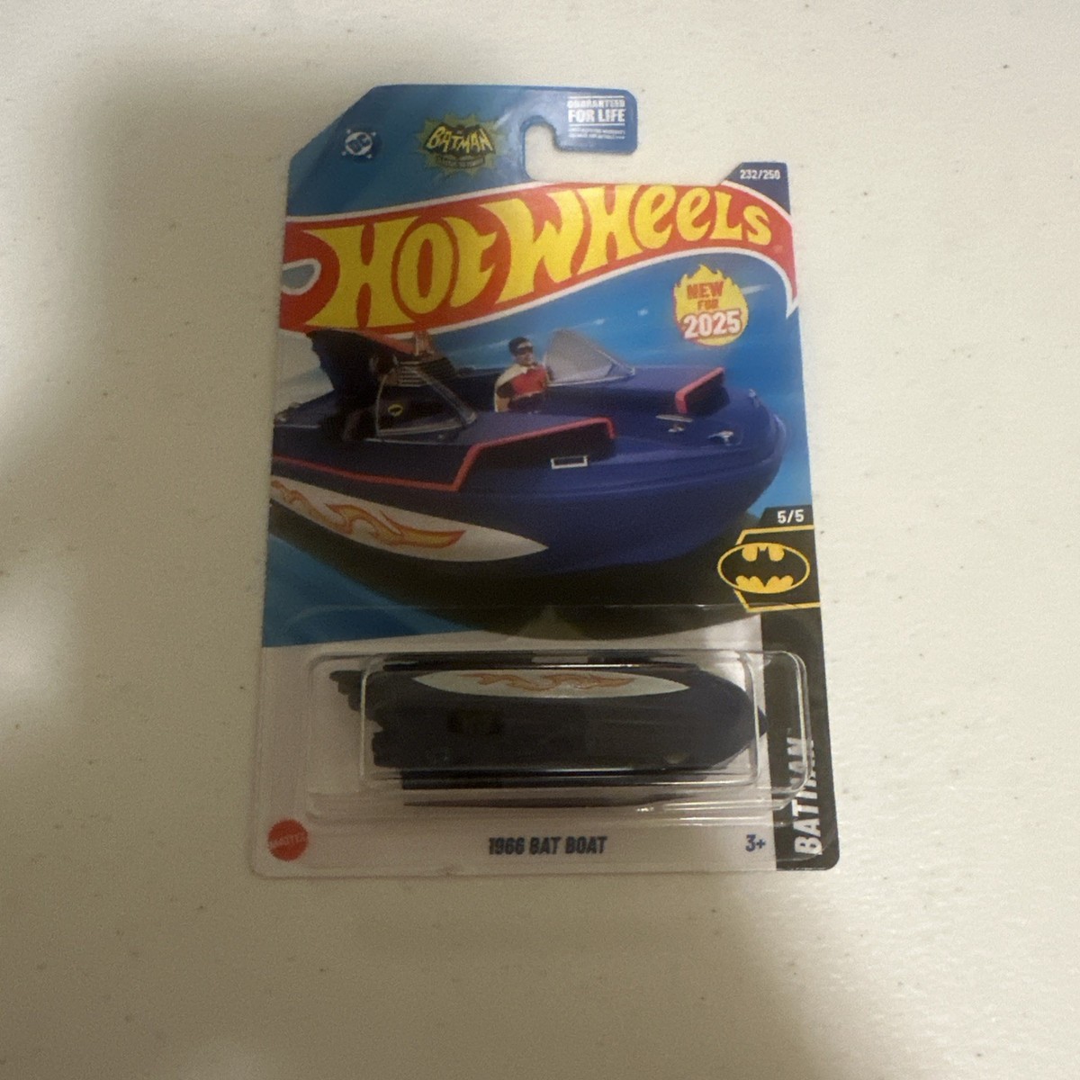 HOT WHEELS 2025 1966 BAT BOAT METALFLAKE DARK BLUE 232/250 HYW57