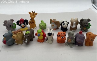 Fisher Price Little People Animal Figurine Lot Zoo Wildlife 17 Pieces Vintage