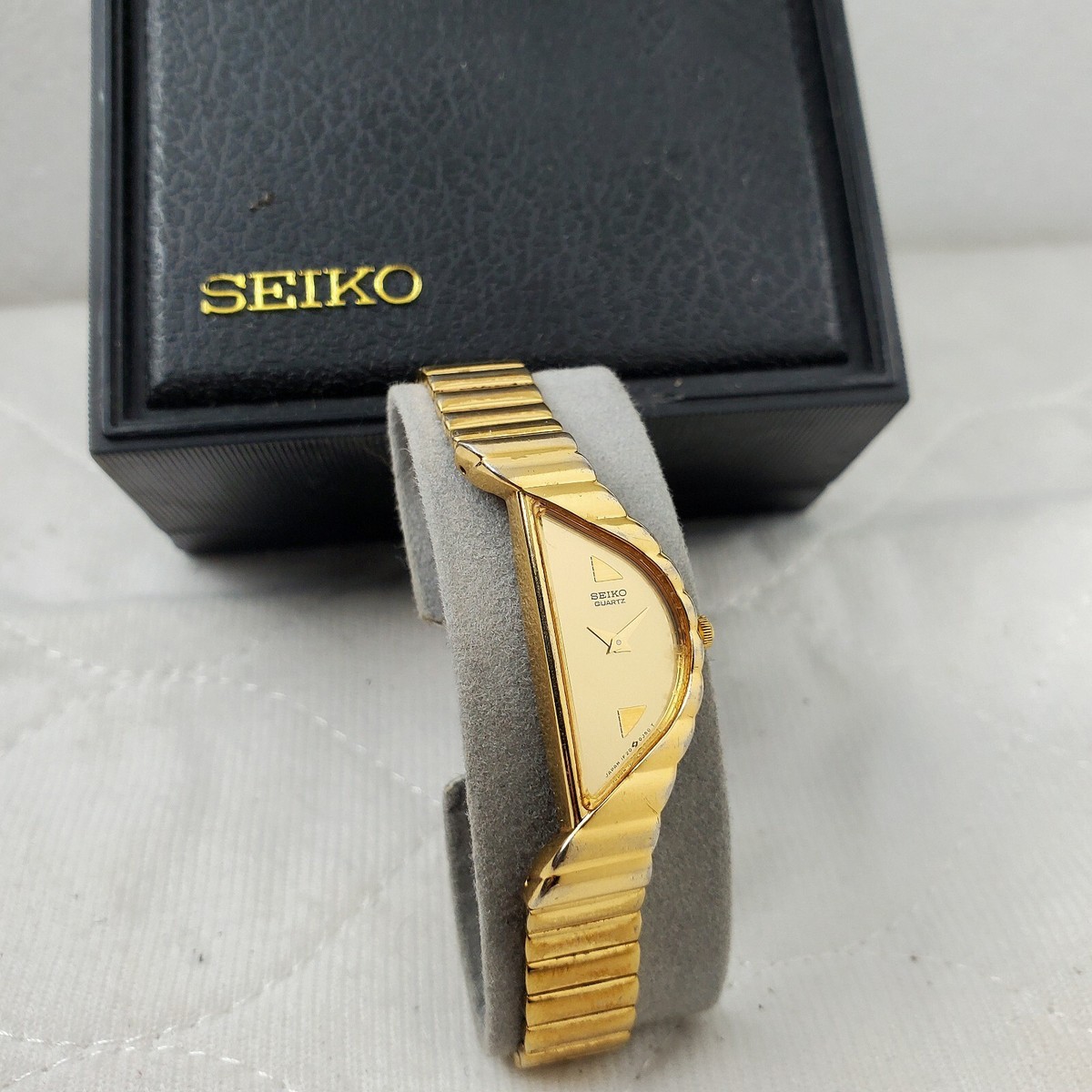 RARE VINTAGE SEIKO RIVOLI HALF MOON 1F20-5D59 GOLD TONE