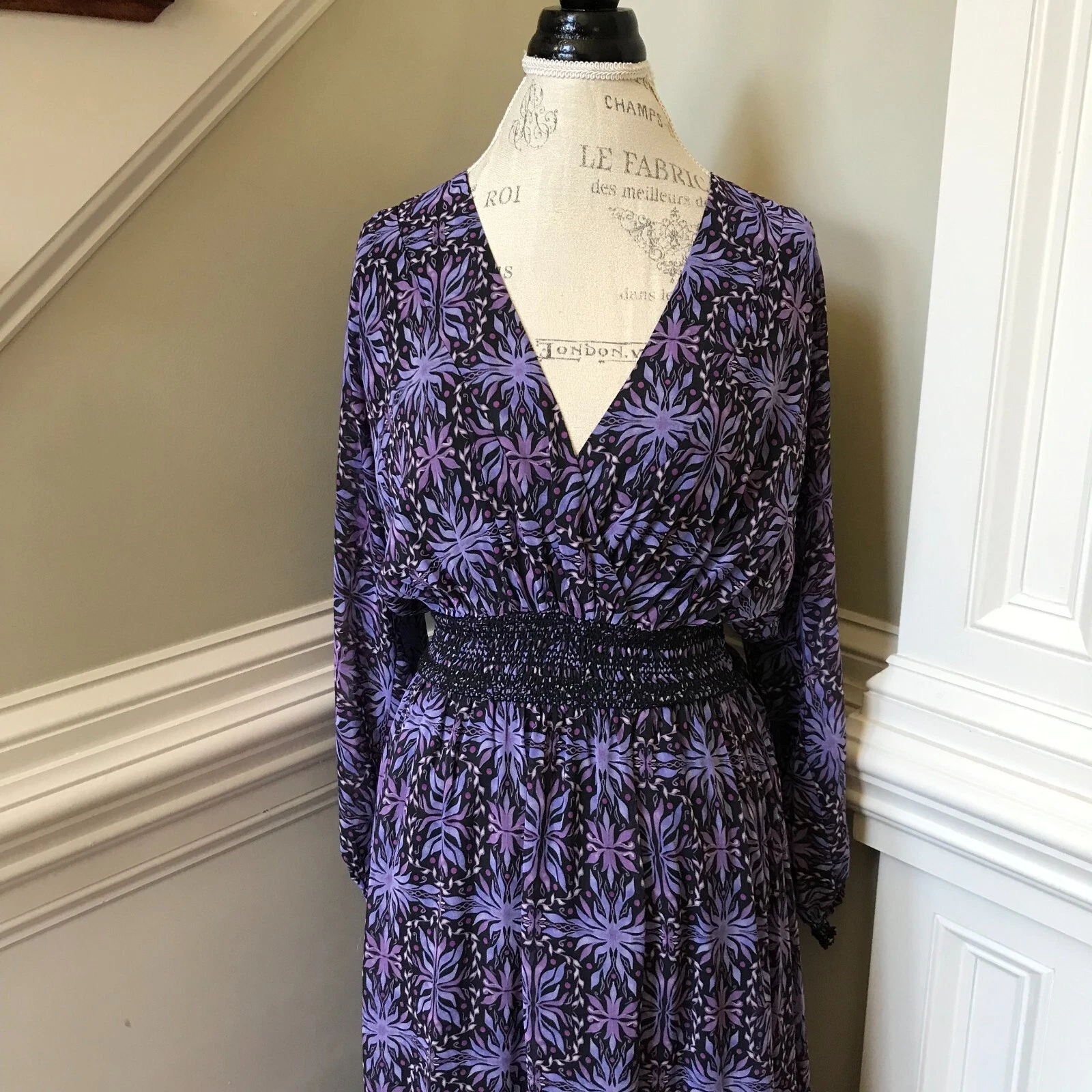 Maxi abito donna Allison NY Celine piccolo viola nero scollo a v manica lunga smocked