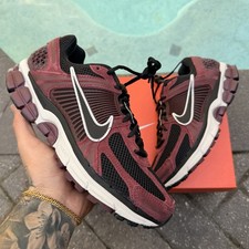 TAGLIA 7 - NIKE AIR ZOOM VOMERO 5 DARK TEAM RED *NUOVISSIME* HF1553-601