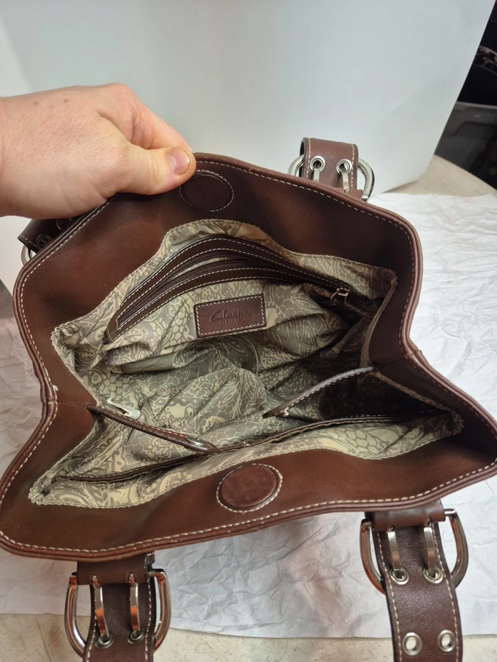 Bolsa de mão marrom CLARK's England bolsa de mão - Imagem 2 de 4